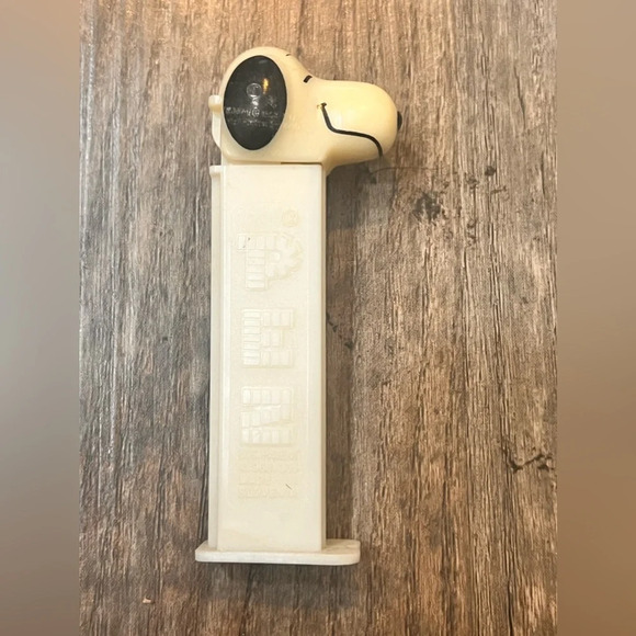 "Snoopy" PEZ Dispenser - Picture 5 of 6